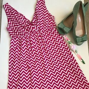 Empire waist v neck chevron dress for summer.